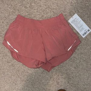 Lululemon size 4 low rise hotty hot 2.5”